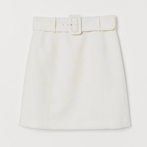 White mini skirt with removable belt